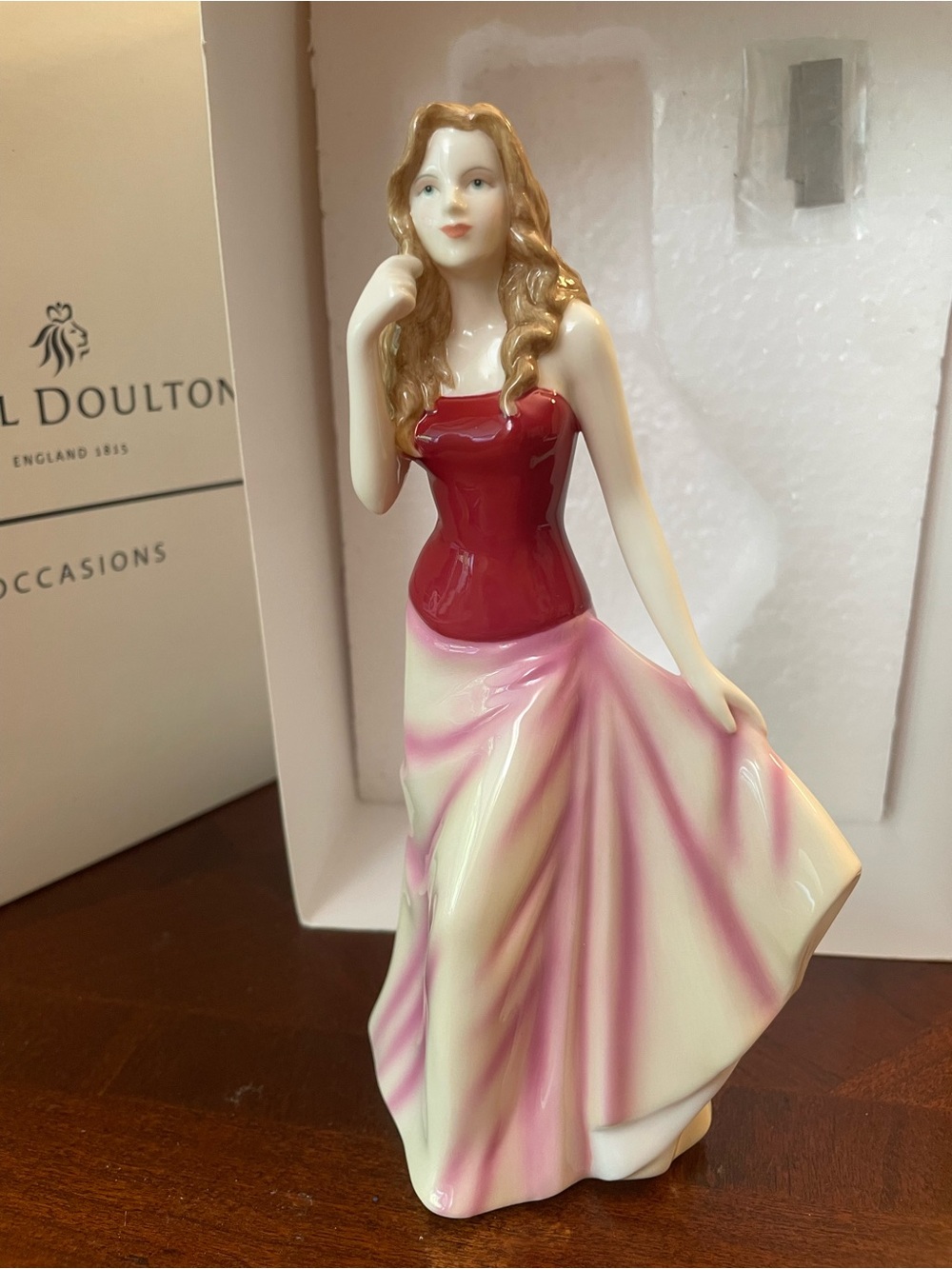 Royal Doulton Porcelain Figurine - Pretty Ladies - like new